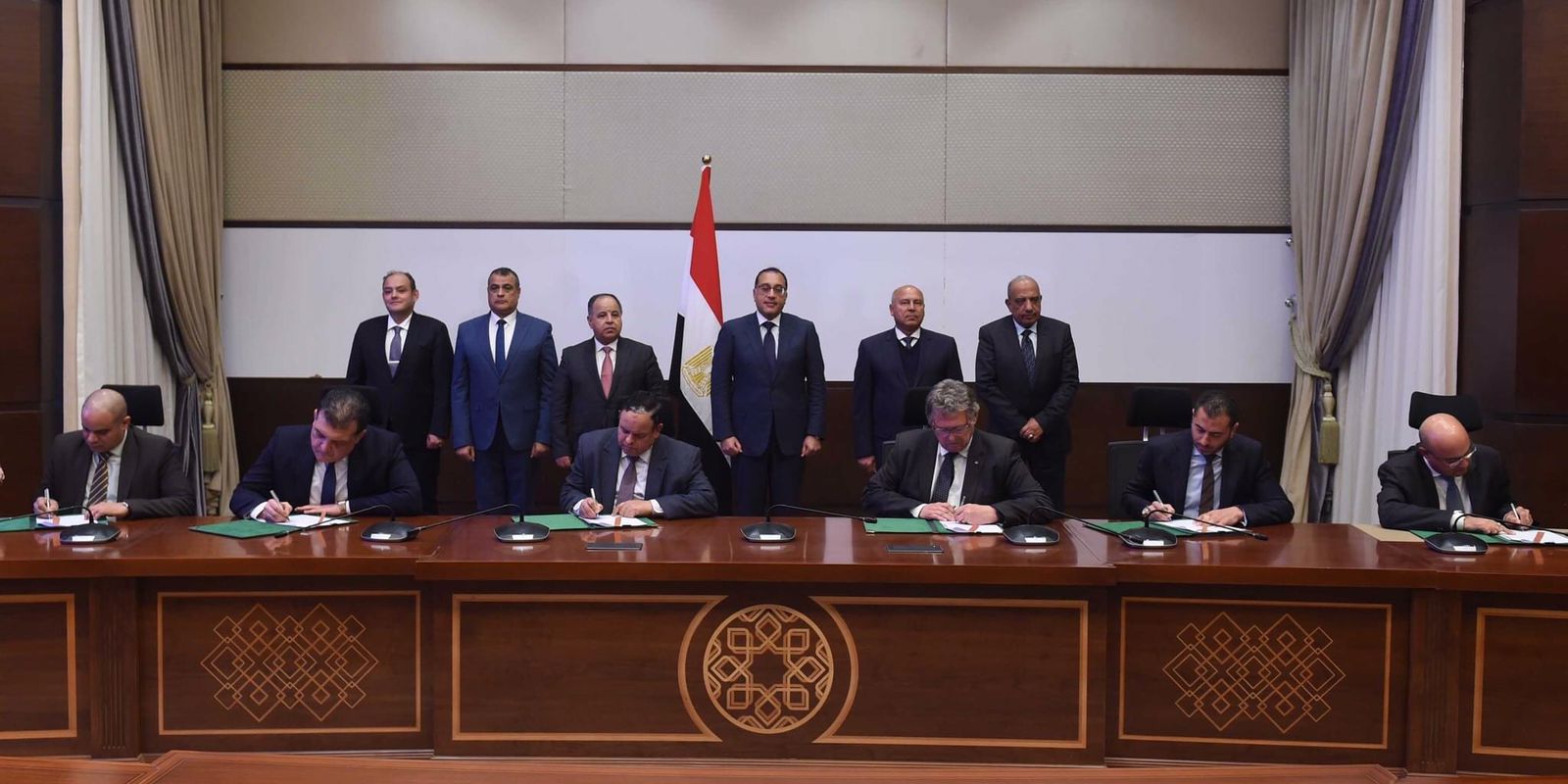 توقيع ٣ اتفاقيات إطارية لتصنيع السيارات بين الحكومة وعدد من شركات السيارات