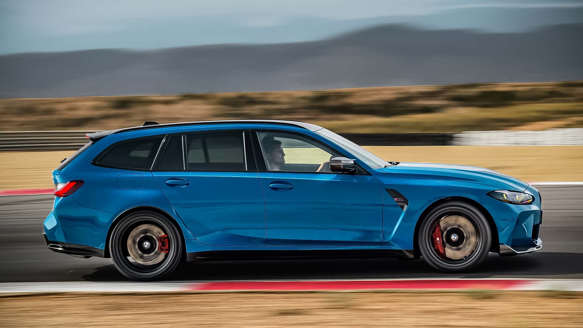 الكشف الرسمي عن بي ام دبليو M3 سي اس تورينج الجديدة – بقوة 543 حصان